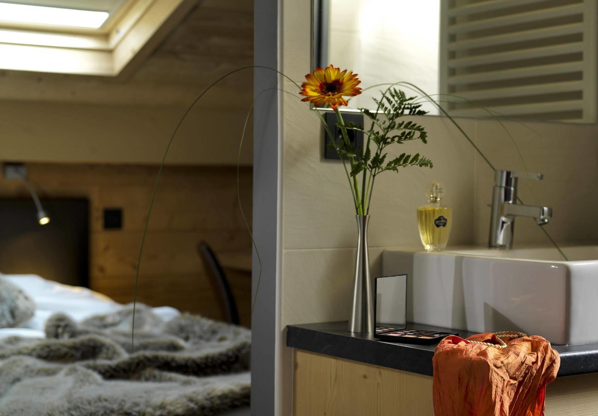 Les Rhodos Hotel Cordon